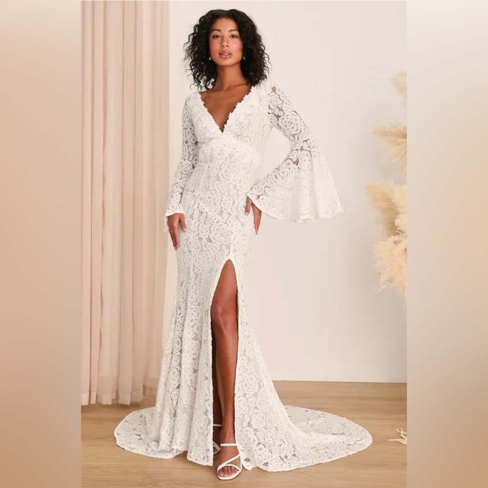 💎NWOT Duchess Ivory Lace Bell Sleeve Maxi Dress💎